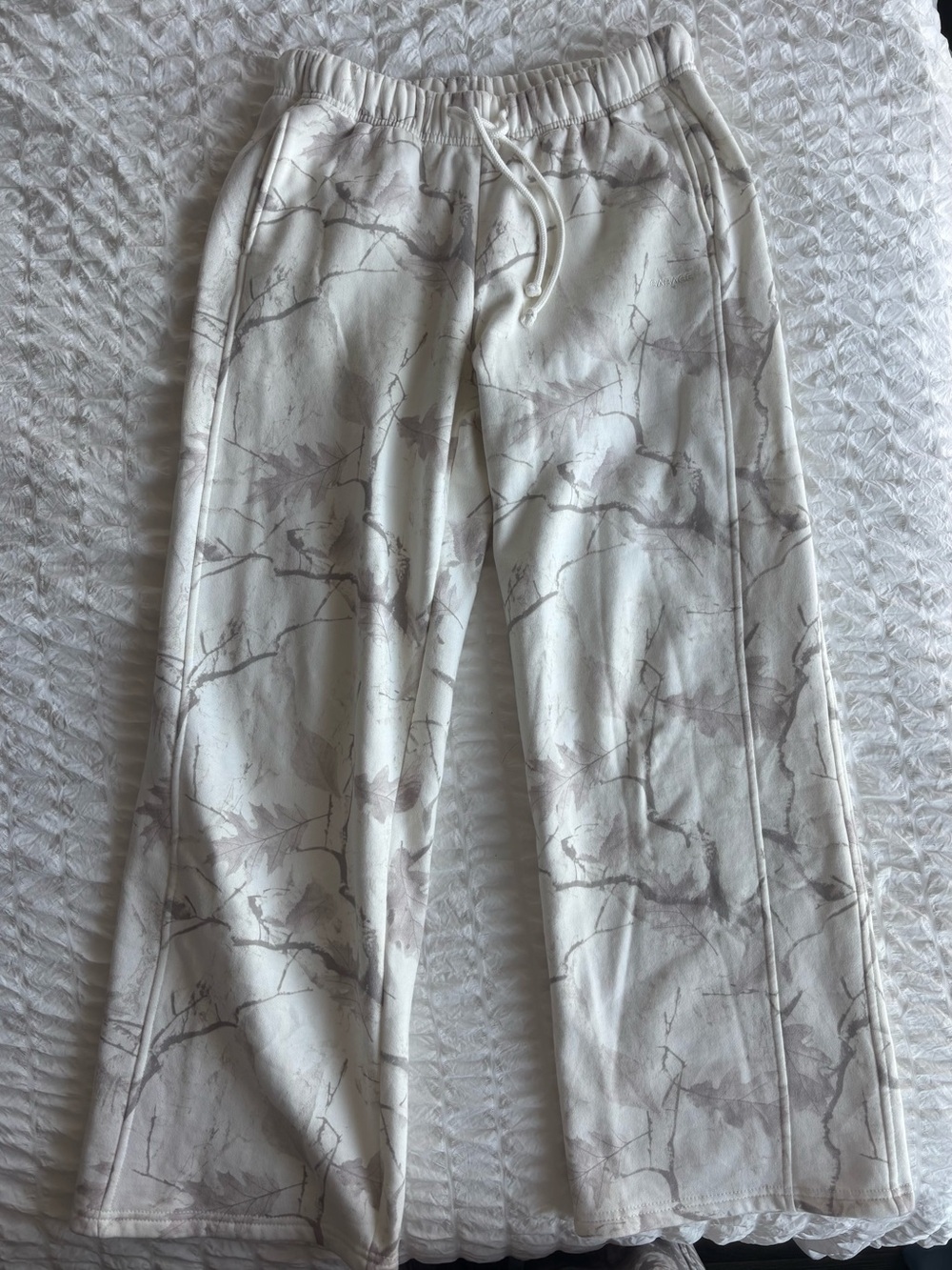 Women’s Garage White Camo Straight Leg Sweat Pants
